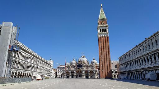 A Venezia le raffiche di vento danneggiano il campanile di San Marco