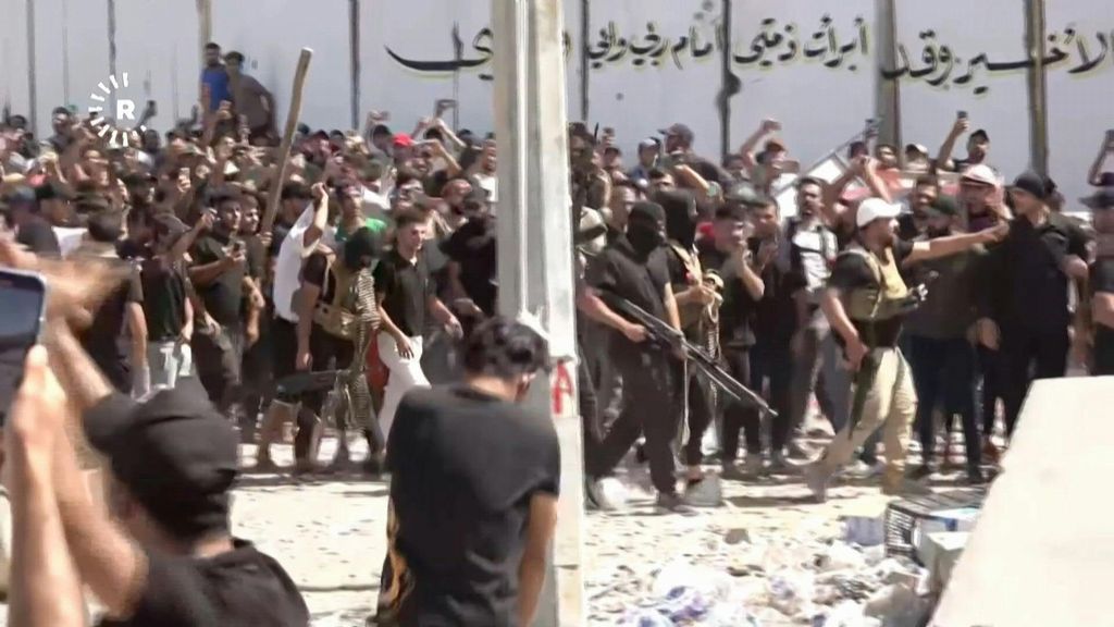 Almeno 30 morti e 700 feriti in scontri nella Green Zone di Baghdad