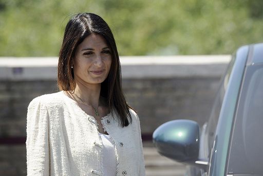 Caso Ruberti, Raggi attacca Gualtieri