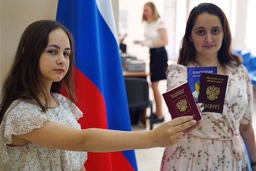 Germania e Francia vogliono usare i visti Ue ai turisti russi come “leva” contro Mosca