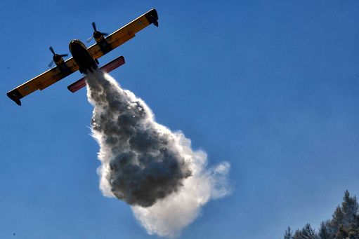Incendi in boschi in Francia, partiti dall’Italia due Canadair