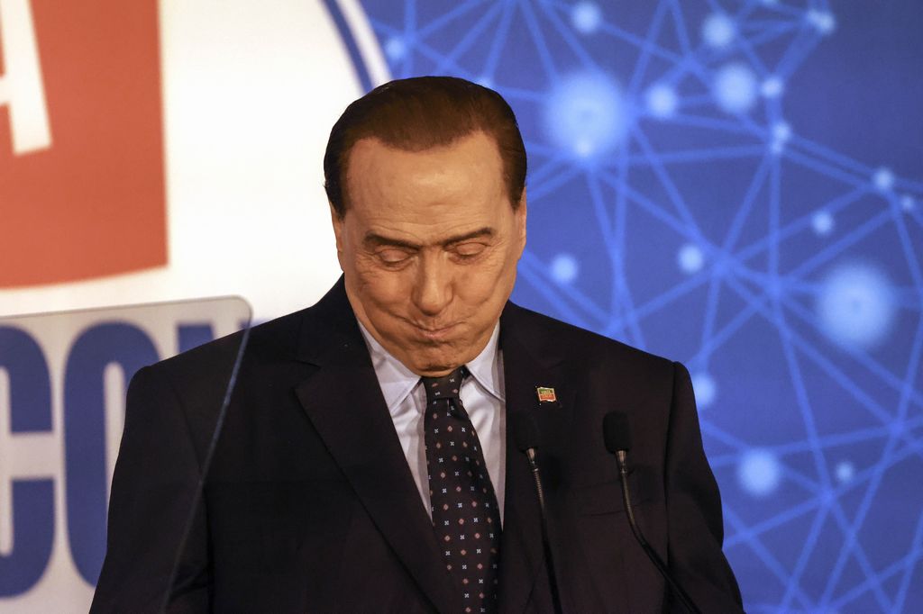 Pd, Berlusconi: falsifica e mistifica, danneggia la democrazia