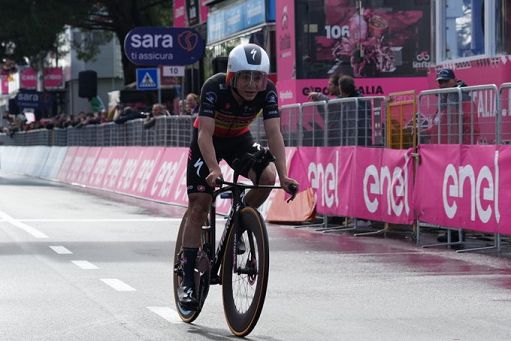 Giro Ditalia A Remco Evenepoel Tappa E Maglia Rosa