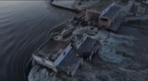 Distrutta una diga vicino a Kherson. Scambio di accuse Russia-Ucraina