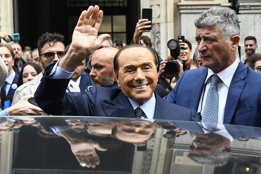 Notta "tranquilla" per Berlusconi al San Raffaele