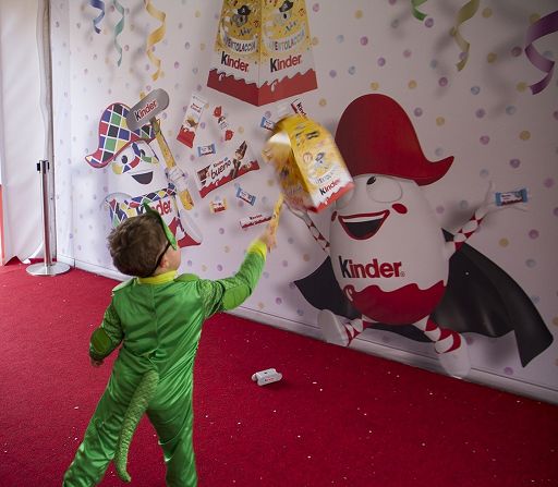 Kinder torna con un Carnevale itinerante in formato famiglia