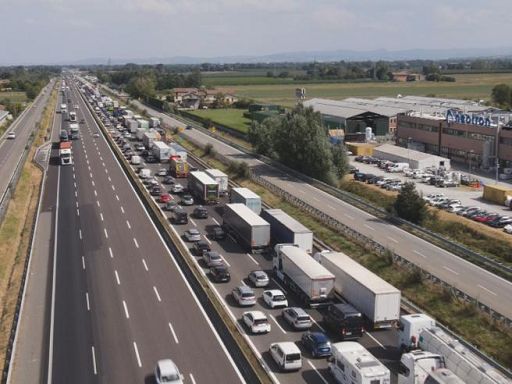 Domenica Da Bollino Rosso: Code E Traffico Intenso Sulle Autostrade