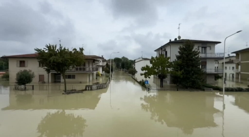 Maltempo, l’Emilia Romagna fa la conta dei danni. Resta alta l’allerta per i fiumi