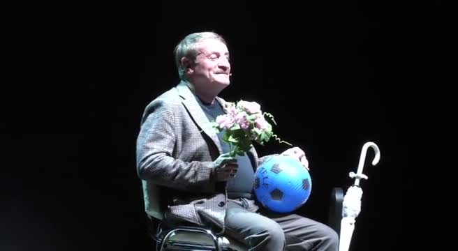 Giacomo Poretti a teatro indaga su "La fregatura di avere un’anima"