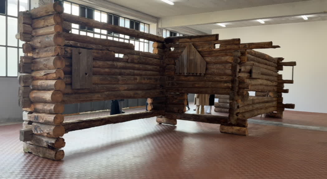 A Fondazione ICA Milano Wooden Travel di Augustas Serapinas