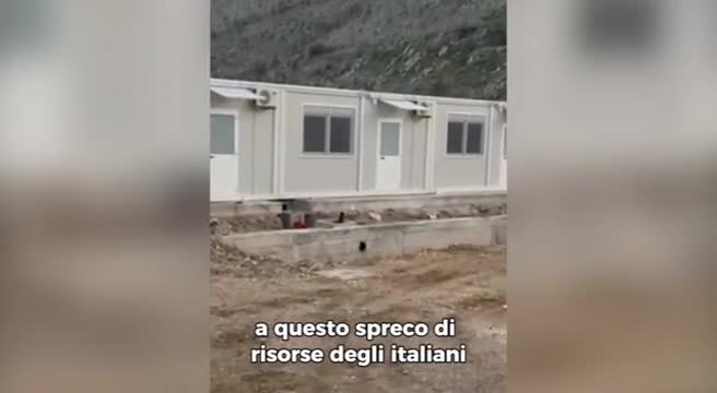 Schlein nel CPR in Albania: "guardate lo spreco coi vostri occhi"