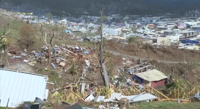 La distruzione a Mayotte, l’isola devastata dal ciclone