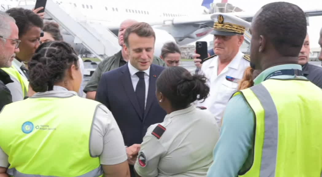 Macron arrivato a Mayotte, l’isola francese devastata dal ciclone