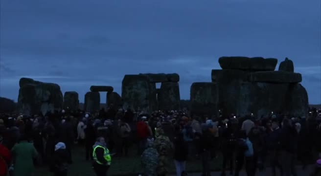 Inghilterra, celebrazione del Solstizio d’inverno a Stonehenge