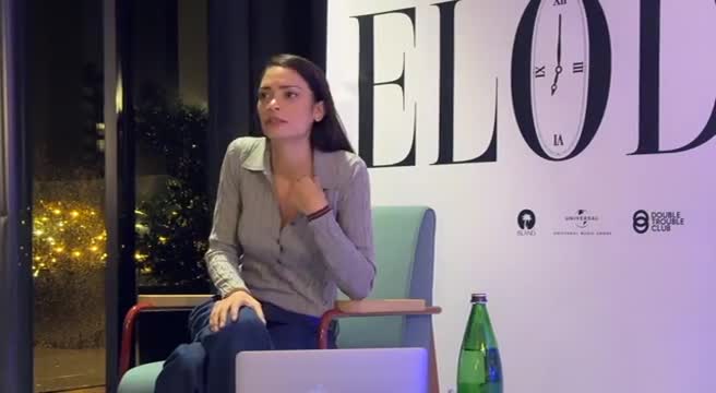 Elodie scalda i muscoli per Sanremo, nel 2025 gli stadi e il cinema