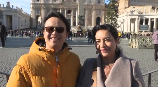 Giubileo, emozione e attesa tra i fedeli in Piazza San Pietro