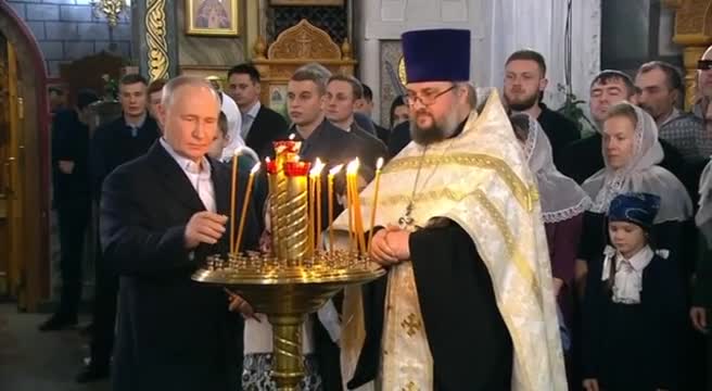 Russia, Putin in cattedrale a Mosca per Natale ortodosso