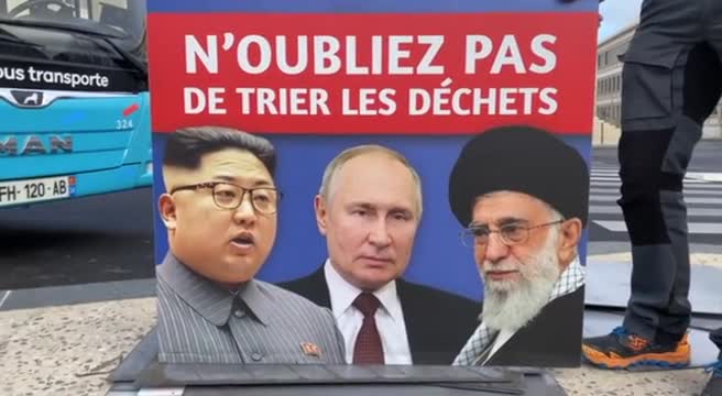 Francia, rimossi manifesti Khamenei che hanno fatto infuriare Teheran