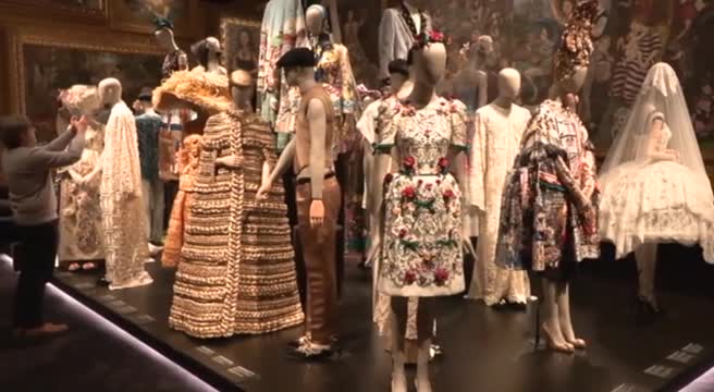 Parigi celebra Dolce e Gabbana con la mostra "Dal Cuore alle Mani"