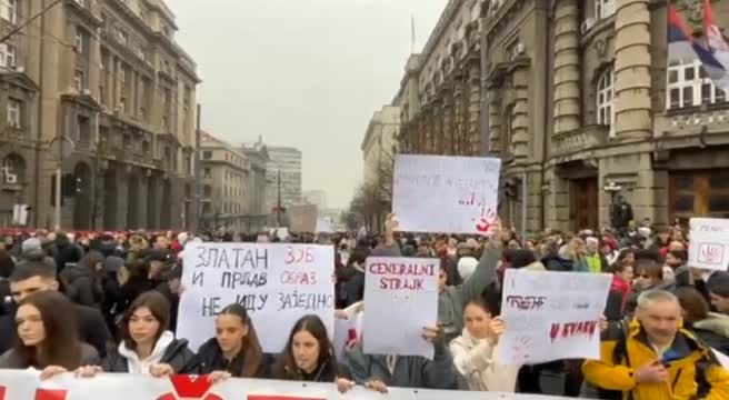 A Belgrado studenti in piazza dopo la strage di Novi Sad