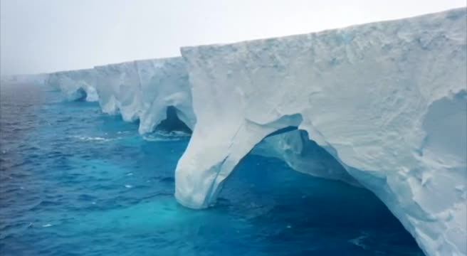 Il più grande iceberg del mondo ha cambiato rotta, possibili rischi